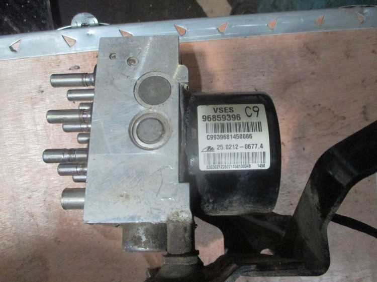 Общее расположение управляющего устройства тормозной системы